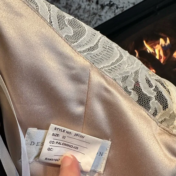 Elegant White Lace Dress with Belt - Picture 7 of 12